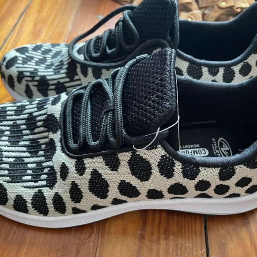 LEPORD PRINT ATHLETIC WORKS Tennis Shoes Women’s 7
